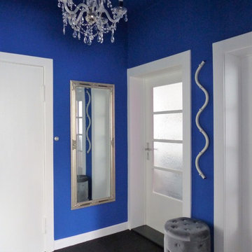 Auch die Zimmerdecke wurde Blau gestrichen - mit unglaublicher Wirkung