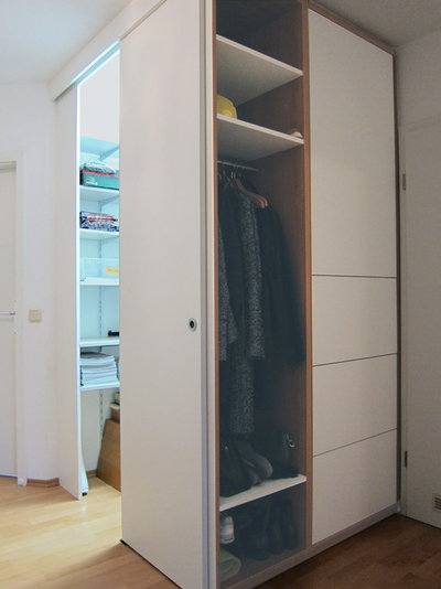 Vorher-Nachher: Trotz sieben Türen viel Stauraum im Flur