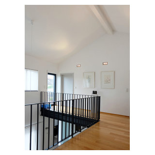 Offene Galerie im Obergeschoss - Modern - Flur - Frankfurt am Main - von  RESONATOR Coop Architektur + Design | Houzz