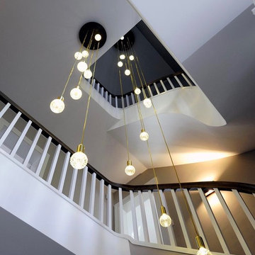 Treppenhaus mit besonderer Lampe