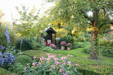 ハンブルクにある地中海スタイルのおしゃれな庭の写真