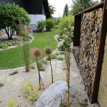 Ein Garten mit Materialkontrasten