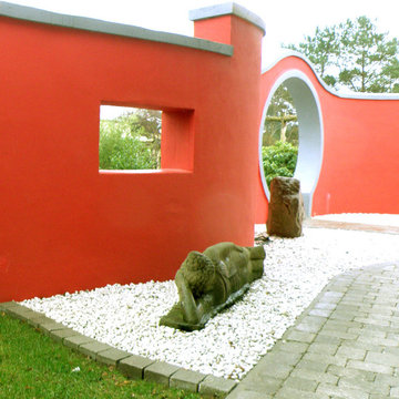 Gartenmauer rot mit Mondtor