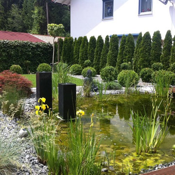 Hausgarten mit Teich