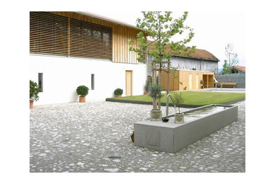 Design ideas for a contemporary garden in Munich.