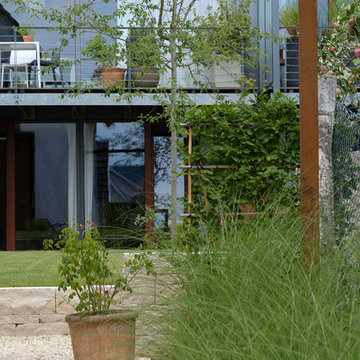 Moderne und offene Gartenanlage für ein Architektenhaus