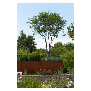 Staudengarten Traditional Landscape Stuttgart by Gärten von