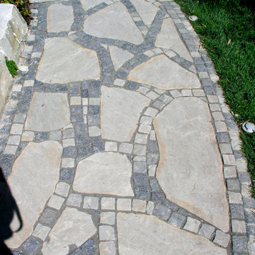 Wege und Plätze - Weg Quarzitplatten mit Mosaikpflaster