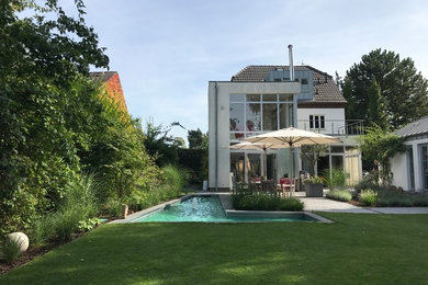 Photo of a medium sized classic back partial sun garden for summer in Dusseldorf.