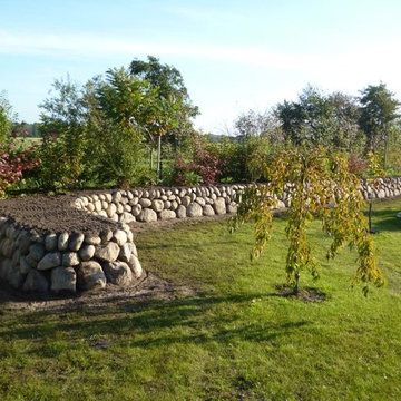 Zweiseitiger Friesenwall mit Rundung in den Garten