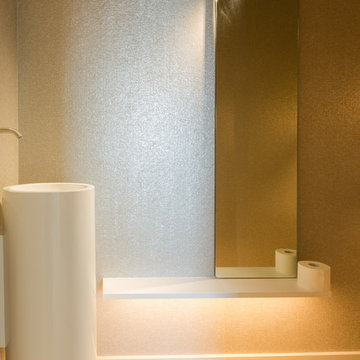 Gäste-WC  /  Unterleuchtung Ablageboard in Kombination mit gerichtetem Licht
