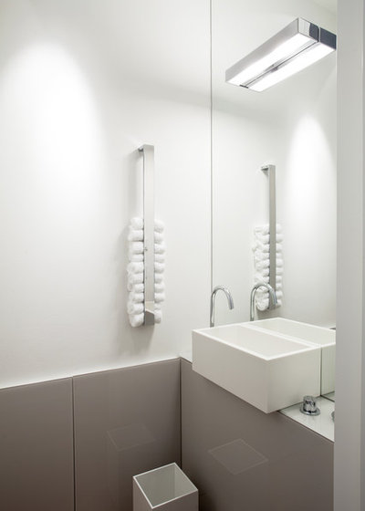 Современный Туалет by Möbelwerkstätte Hodapp GmbH