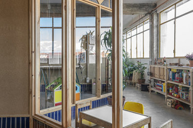 Inspiration for an industrial sunroom remodel in Madrid