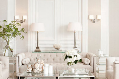Imagen de salón abierto romántico de tamaño medio con paredes beige y moqueta