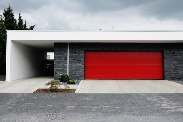 Modern Garage by plus4architekten