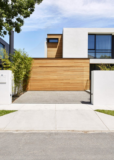 Modern Garage by mckimm residential design