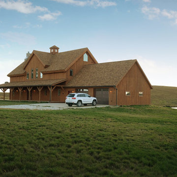 Acreage Barn Home in Iowa