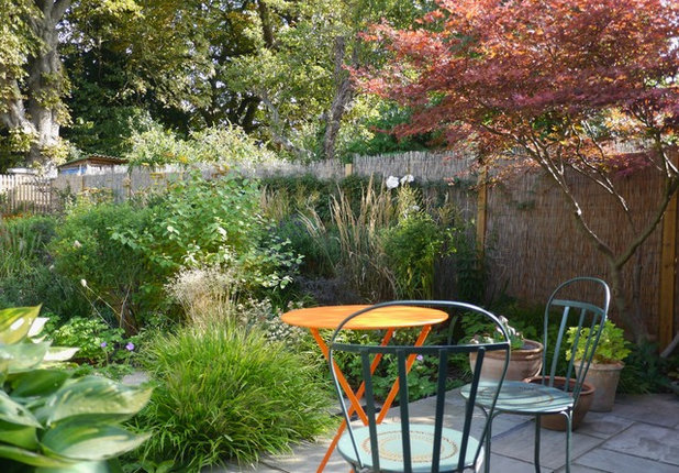 Modern Garage by Joanne Bernstein Garden Design