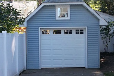 Example of a small classic detached one-car garage design in Detroit