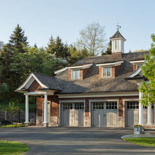 Elegant three-car garage photo in New York