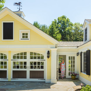 Inredning av en klassisk stor tillbyggd fyrbils carport