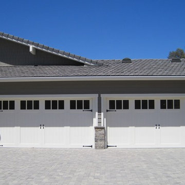 Carriage House, Traditional Garage Door