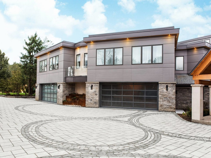 Contemporary Garage