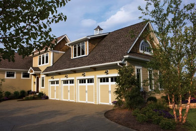 Example of a classic garage design in San Diego