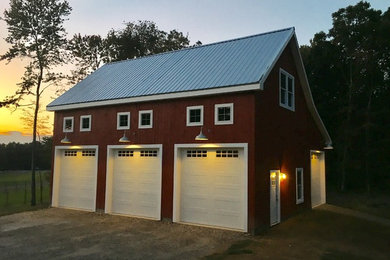 Foto de garaje independiente rural de tamaño medio para cuatro o más coches