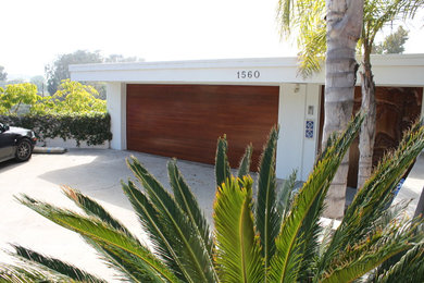 Mid-sized 1960s attached two-car porte cochere photo in San Diego
