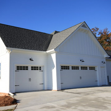 Farmhouse in Jefferson - side entry garage