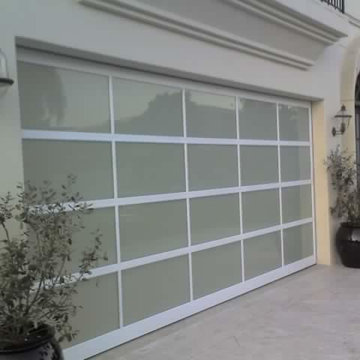 Full view with frosted white laminated glass.