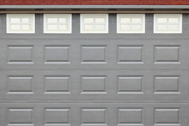 Ejemplo de garaje adosado de tamaño medio para dos coches