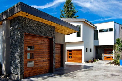 Стильный дизайн: пристроенный гараж в стиле модернизм для двух машин - последний тренд