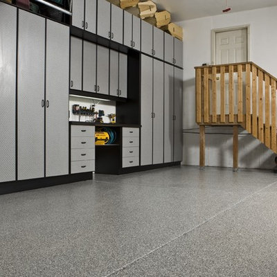 Inspiration for a large transitional garage workshop remodel in Phoenix