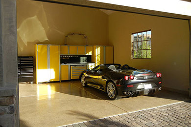 Mid-sized garage photo in Montreal