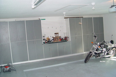 Garage - attached garage idea in Orlando