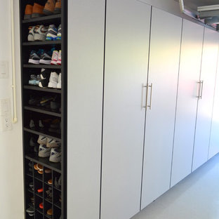 Exempel på ett mellanstort modernt tillbyggt tvåbils kontor, studio eller verkstad