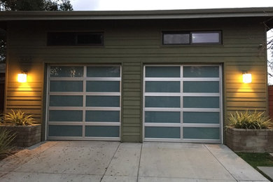 Photo of a modern garage in Orange County.