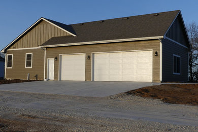 Design ideas for a farmhouse garage in Wichita.