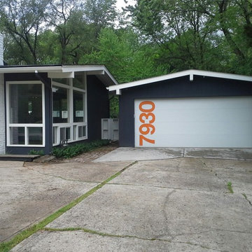 Midcentury Modern Garage-Kansas City, KS