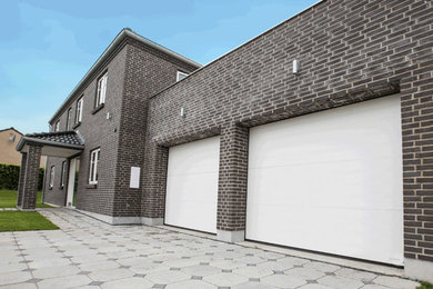 Exemple d'un garage moderne de taille moyenne.