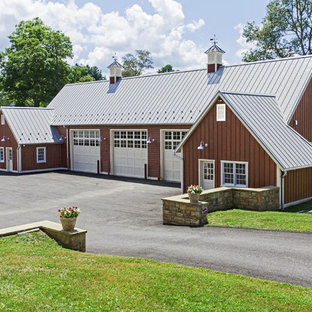 Inspiration för mycket stora lantliga fristående fyrbils garager och förråd