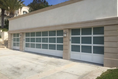 Garage - contemporary garage idea in Los Angeles
