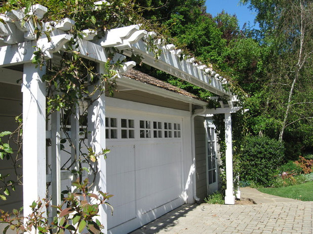 Traditional Garage by Waterman & Sun