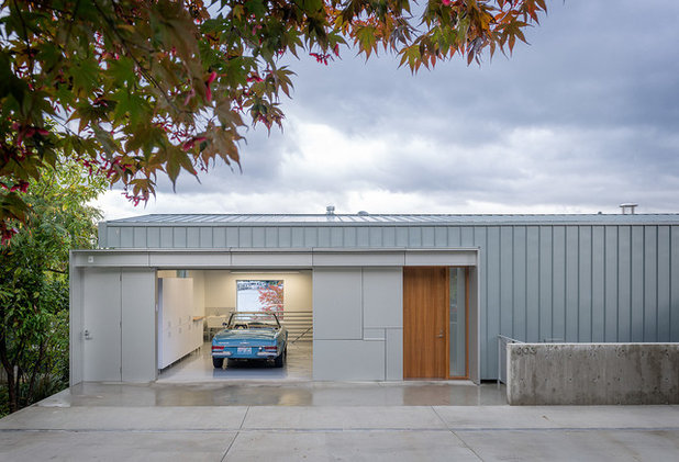Modern Garage by Heliotrope Architects