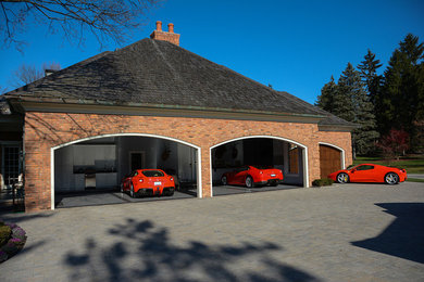 Foto de cochera techada adosada contemporánea grande para tres coches