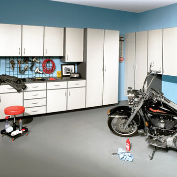 Spacious Garage Cabinets