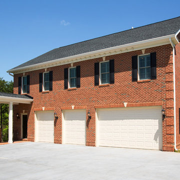 Spacious Mother In Law Suite Addition Plus a Four Car Garage in Centreville, VA