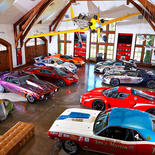Foto di un grande garage per quattro o più auto bohémian
